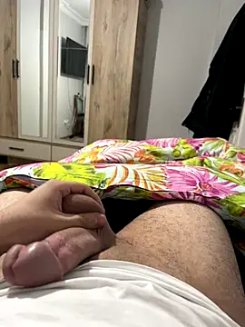 Erenn9972 online show from 11-10-25, 05:29