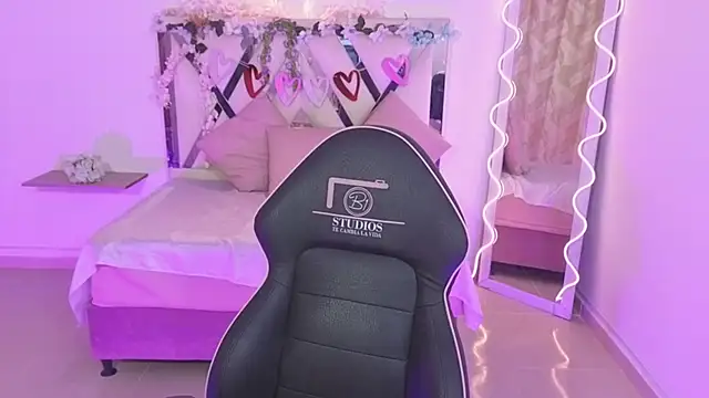 ZURY TAY online show from 09-23-25, 11:50