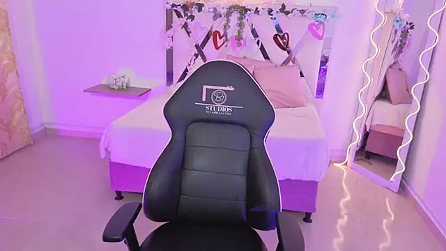 ZURY TAY online show from 10-22-25, 11:53