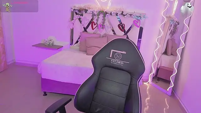 ZURY TAY online show from 10-30-25, 11:41