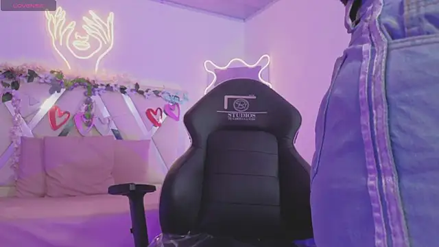 ZURY TAY online show from 11-29-25, 11:43