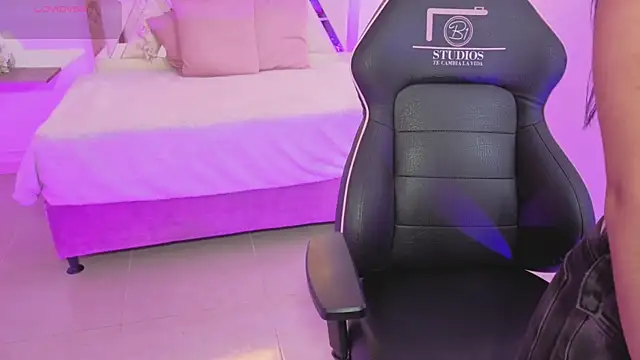 ZURY TAY online show from 10-25-25, 11:42