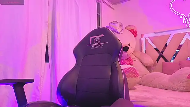 ZURY TAY online show from 05-20-26, 03:47