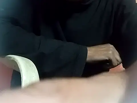 Snapshot of Hay-Viene-El-Huyy chatting on 10-17-25, 09:34 Hay-Viene-El-Huyy online show from 10-17-25, 09:34