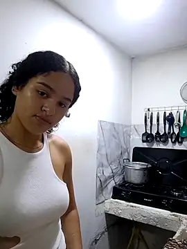 Snapshot of ValentinaMartel chatting on 10-11-25, 01:28 ValentinaMartel online show from 10-11-25, 01:28