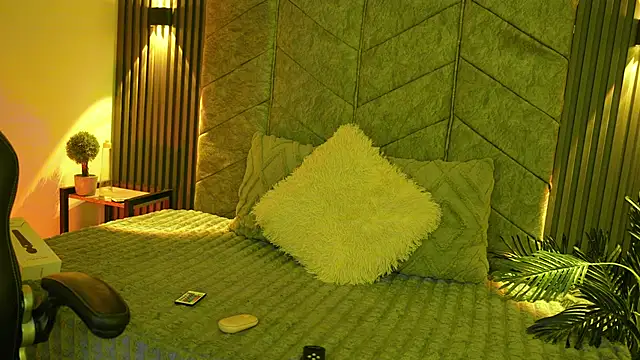 maddy1y  online show from 01-12-26, 11:50