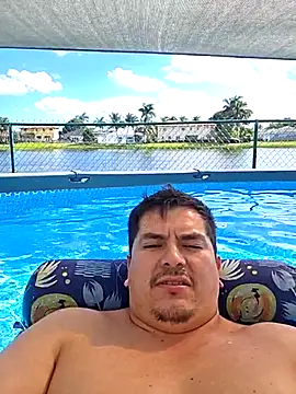 Snapshot of lucho8690 chatting on 10-18-25, 07:49 lucho8690 online show from 10-18-25, 07:49