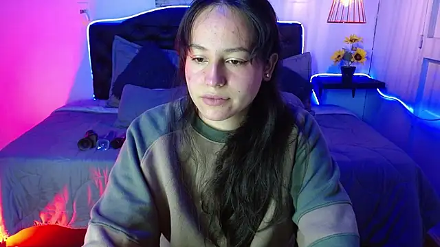 Snapshot of Eymmy_24 chatting on 09-21-25, 05:45 Eymmy 24 online show from 09-21-25, 05:45