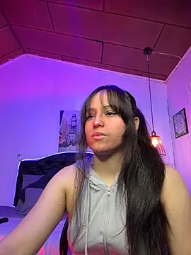 Snapshot of Eymmy_24 chatting on 10-15-25, 03:05 Eymmy 24 online show from 10-15-25, 03:05