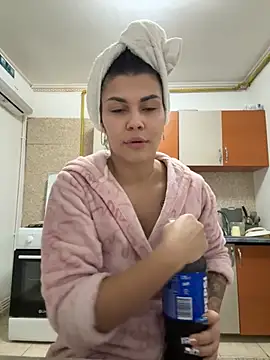 MiaKiittyy online show from 10-21-25, 08:52