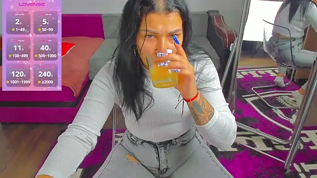 MiaKiittyy online show from 10-23-25, 04:38