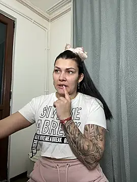 MiaKiittyy online show from 02-25-26, 11:15