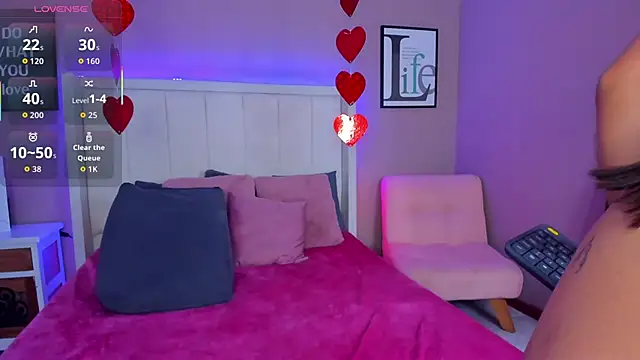 sarahyessica online show from 04-10-26, 07:32