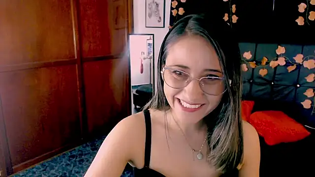 Snapshot of Sofia-mel chatting on 09-12-25, 10:42 Sofia-mel online show from 09-12-25, 10:42