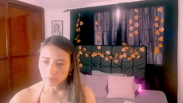 Snapshot of Sofia-mel chatting on 09-30-25, 03:40 Sofia-mel online show from 09-30-25, 03:40
