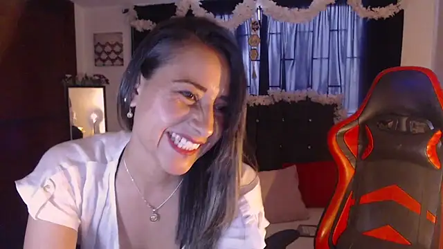 Snapshot of Sofia-mel chatting on 10-07-25, 03:02 Sofia-mel online show from 10-07-25, 03:02
