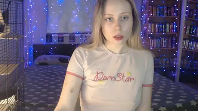 Snapshot of s1lvercherub chatting on 10-19-25, 12:02 s1lvercherub online show from 10-19-25, 12:02