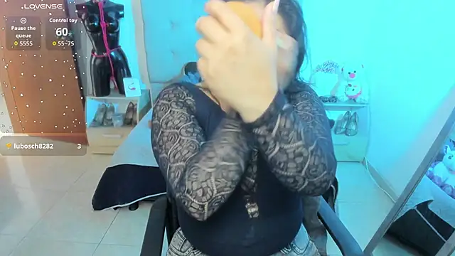 TifanyAmazinng online show from 12-18-25, 12:31