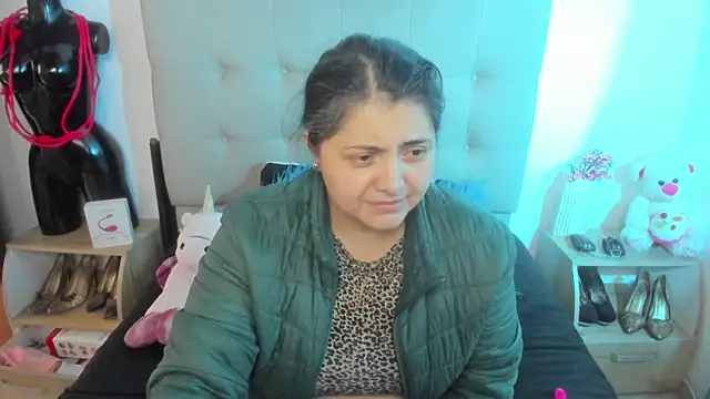 TifanyAmazinng online show from 12-03-25, 12:15