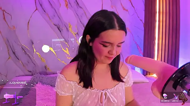 alicecute77 online show from 10-28-25, 02:34