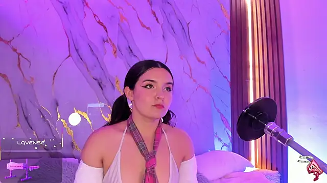 alicecute77 online show from 10-26-25, 02:23