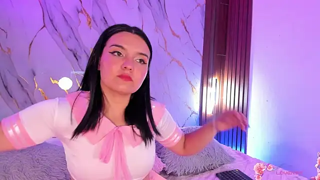 Snapshot of alicecute77 chatting on 05-17-26, 12:43 alicecute77 online show from 05-17-26, 12:43