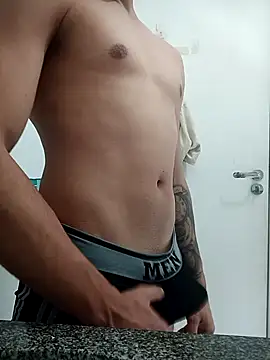 Snapshot of comobucetinhas chatting on 11-10-25, 06:46 comobucetinhas online show from 11-10-25, 06:46