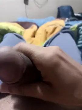 Snapshot of comobucetinhas chatting on 09-27-25, 02:18 comobucetinhas online show from 09-27-25, 02:18