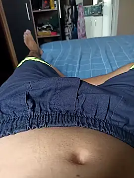 Snapshot of comobucetinhas chatting on 10-27-25, 06:53 comobucetinhas online show from 10-27-25, 06:53