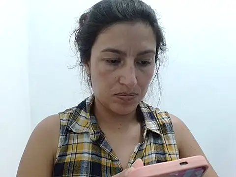 Snapshot of SarahFriendly chatting on 05-03-26, 10:02 SarahFriendly online show from 05-03-26, 10:02
