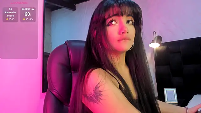 Snapshot of Darky_Doll chatting on 11-21-25, 08:30 Darky Doll online show from 11-21-25, 08:30