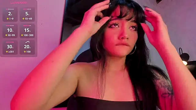 Snapshot of Darky_Doll chatting on 10-19-25, 04:37 Darky Doll online show from 10-19-25, 04:37