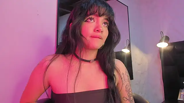 Snapshot of Darky_Doll chatting on 10-13-25, 04:47 Darky Doll online show from 10-13-25, 04:47