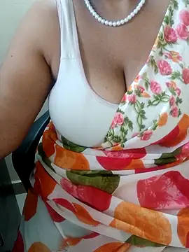 Snapshot of tami_lavanya chatting on 10-15-25, 05:06 tami lavanya online show from 10-15-25, 05:06