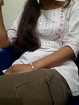 Snapshot of Aarti-kumri chatting on 10-07-25, 06:14 Aarti-kumri online show from 10-07-25, 06:14