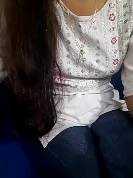 Snapshot of Aarti-kumri chatting on 10-18-25, 10:06 Aarti-kumri online show from 10-18-25, 10:06