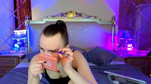 Kelly Cartier online show from 11-26-25, 12:16