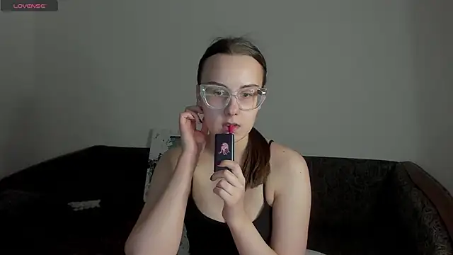 Kelly Cartier online show from 04-18-26, 03:47