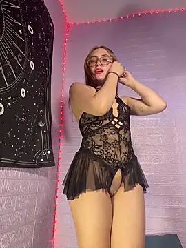 Snapshot of ZeziGamingg chatting on 02-12-26, 04:56 ZeziGamingg online show from 02-12-26, 04:56