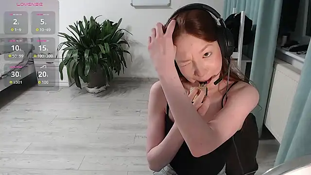 Red Lina online show from 05-25-26, 10:52