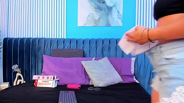 ariannaliss online show from 12-16-25, 06:56