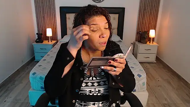 Snapshot of Serena_Houstonn chatting on 11-13-25, 11:14 Serena Houstonn online show from 11-13-25, 11:14