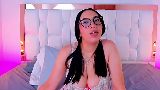 Snapshot of Camille_Juicy chatting on 10-03-25, 12:50 Camille Juicy online show from 10-03-25, 12:50