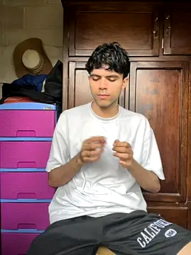 Axel-Mejia online show from 11-14-25, 06:22