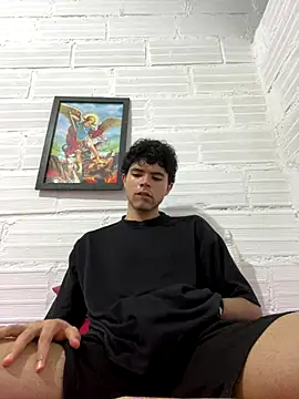 Snapshot of Axel-Mejia chatting on 10-17-25, 08:10 Axel-Mejia online show from 10-17-25, 08:10
