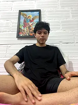 Snapshot of Axel-Mejia chatting on 10-22-25, 08:30 Axel-Mejia online show from 10-22-25, 08:30