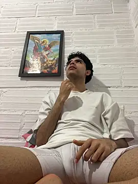 Snapshot of Axel-Mejia chatting on 10-22-25, 02:22 Axel-Mejia online show from 10-22-25, 02:22
