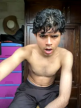 Axel-Mejia online show from 10-27-25, 07:37