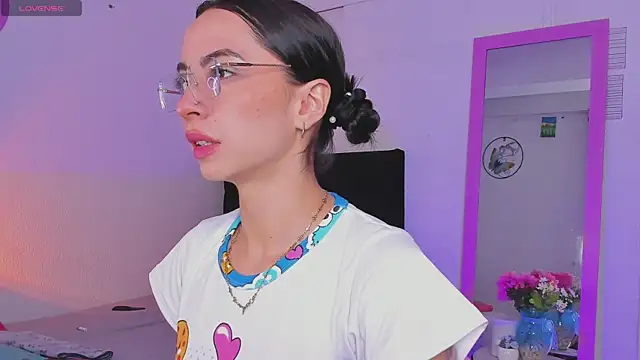 Snapshot of Aryane_art_ chatting on 01-06-26, 10:14 Aryane art online show from 01-06-26, 10:14