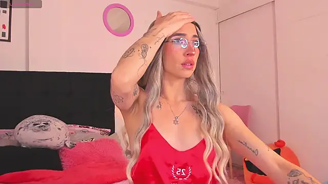 Snapshot of Aryane_art_ chatting on 11-05-25, 03:42 Aryane art online show from 11-05-25, 03:42